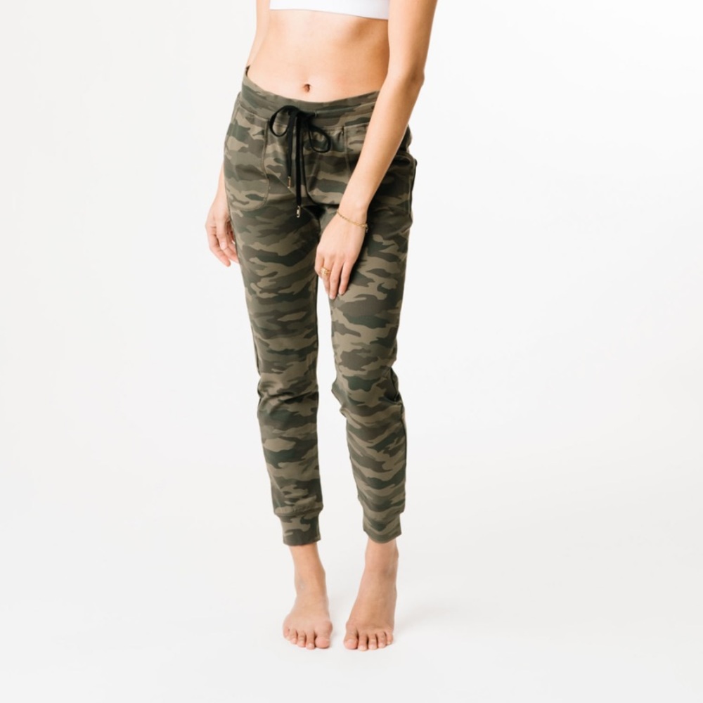 Zyia Unwind camo joggers